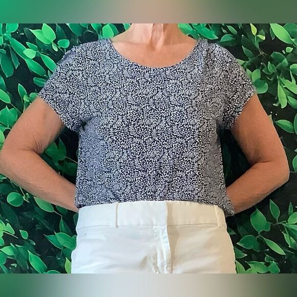 🌸 GAP Navy & White Floral Vine T-Shirt | Short Sleeve | Size Large - Picture 2 of 6